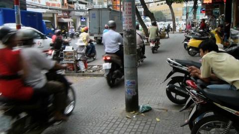 Neue Fahrspur auf dem Gehweg